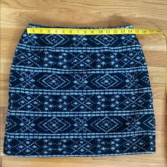 Loft Patterned Black and Blue Women's Skirt - Picture 4 of 5
